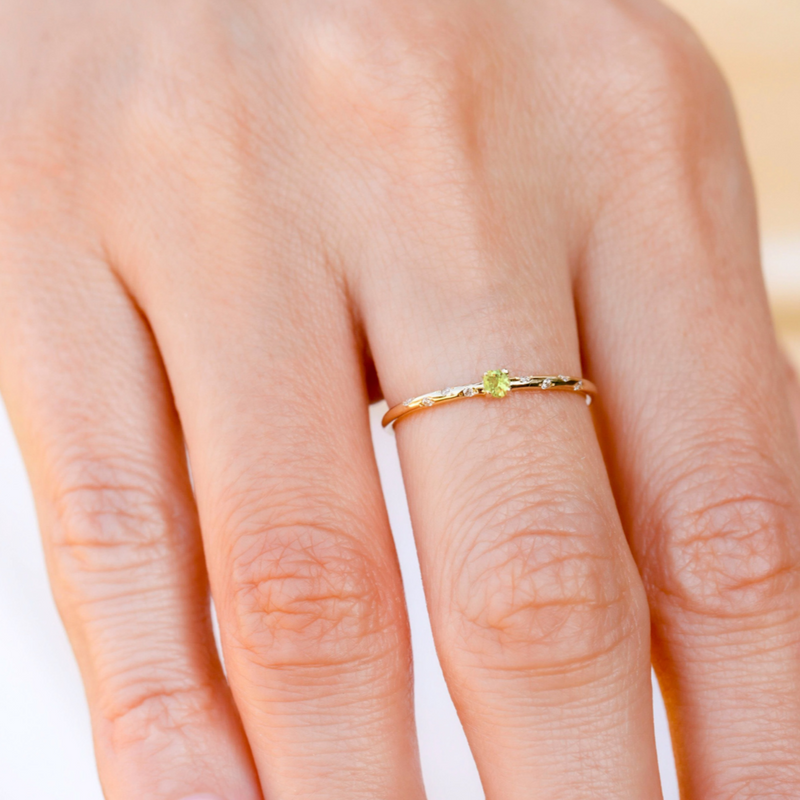 Dainty Starry Peridot Ring