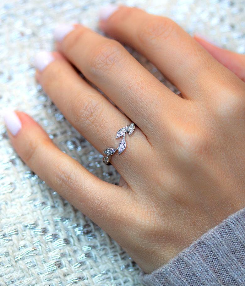 18k 5 Leaf Curve Ring - LoveAudryRose.com